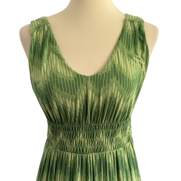 Soma Lime Green Smocked Stretch Empire Scarf Hem V Neck Sleeveless Size Medium - Picture 2 of 8
